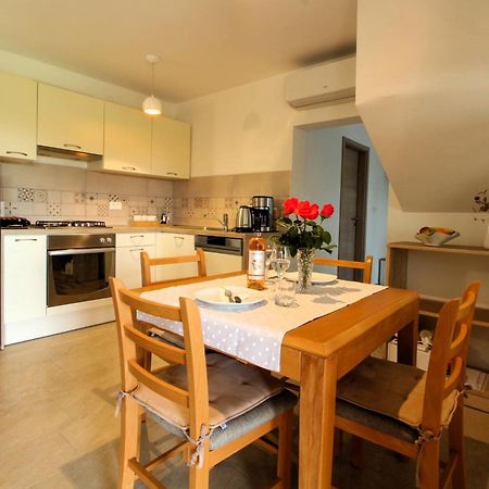 Holiday Home Zora Вишнян Екстер'єр фото