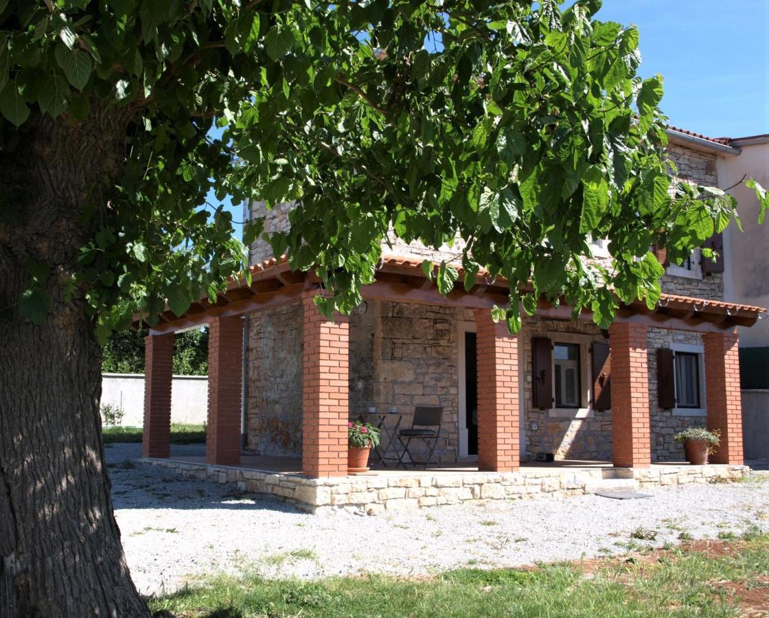 Holiday Home Zora Вишнян Екстер'єр фото