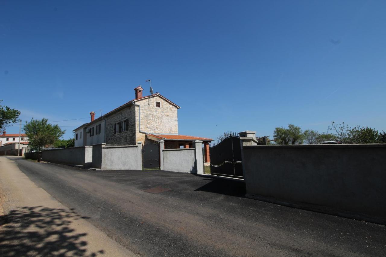 Holiday Home Zora Вишнян Екстер'єр фото