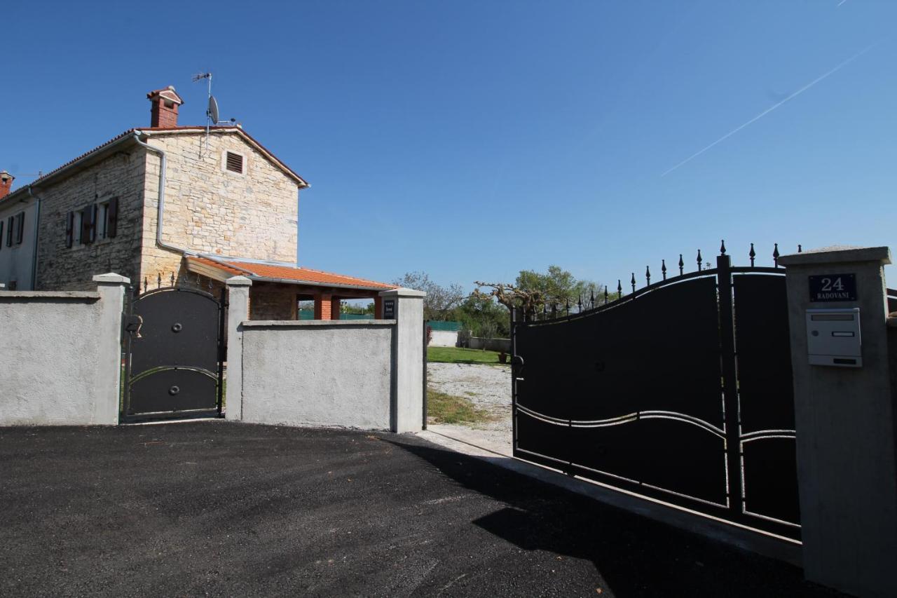 Holiday Home Zora Вишнян Екстер'єр фото