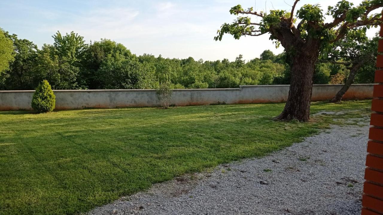 Holiday Home Zora Вишнян Екстер'єр фото