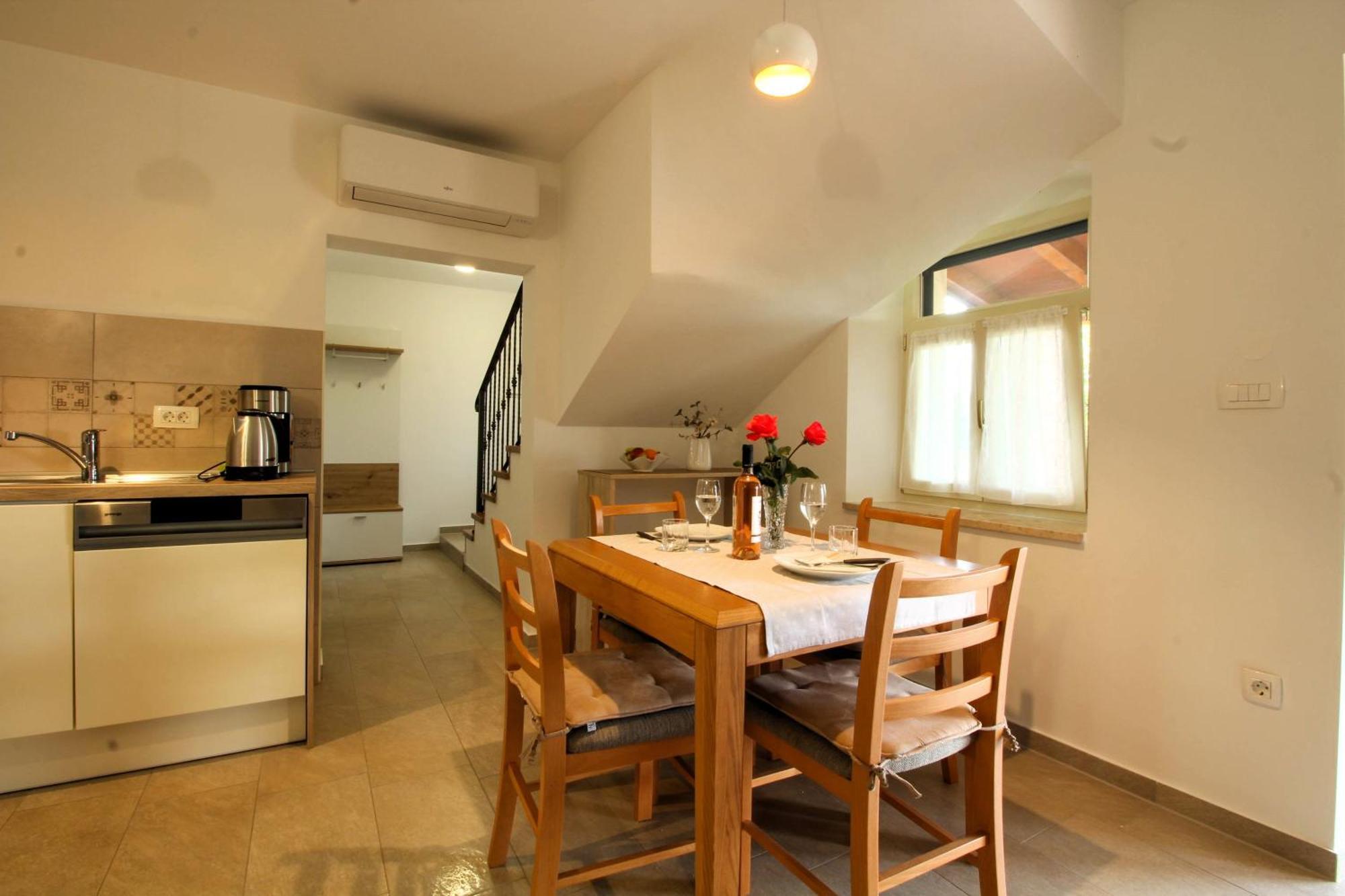 Holiday Home Zora Вишнян Екстер'єр фото
