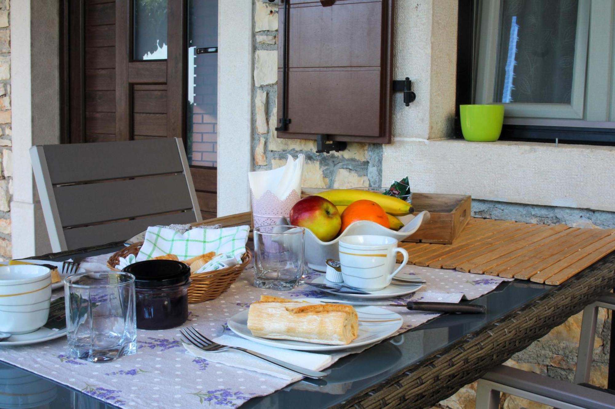 Holiday Home Zora Вишнян Екстер'єр фото