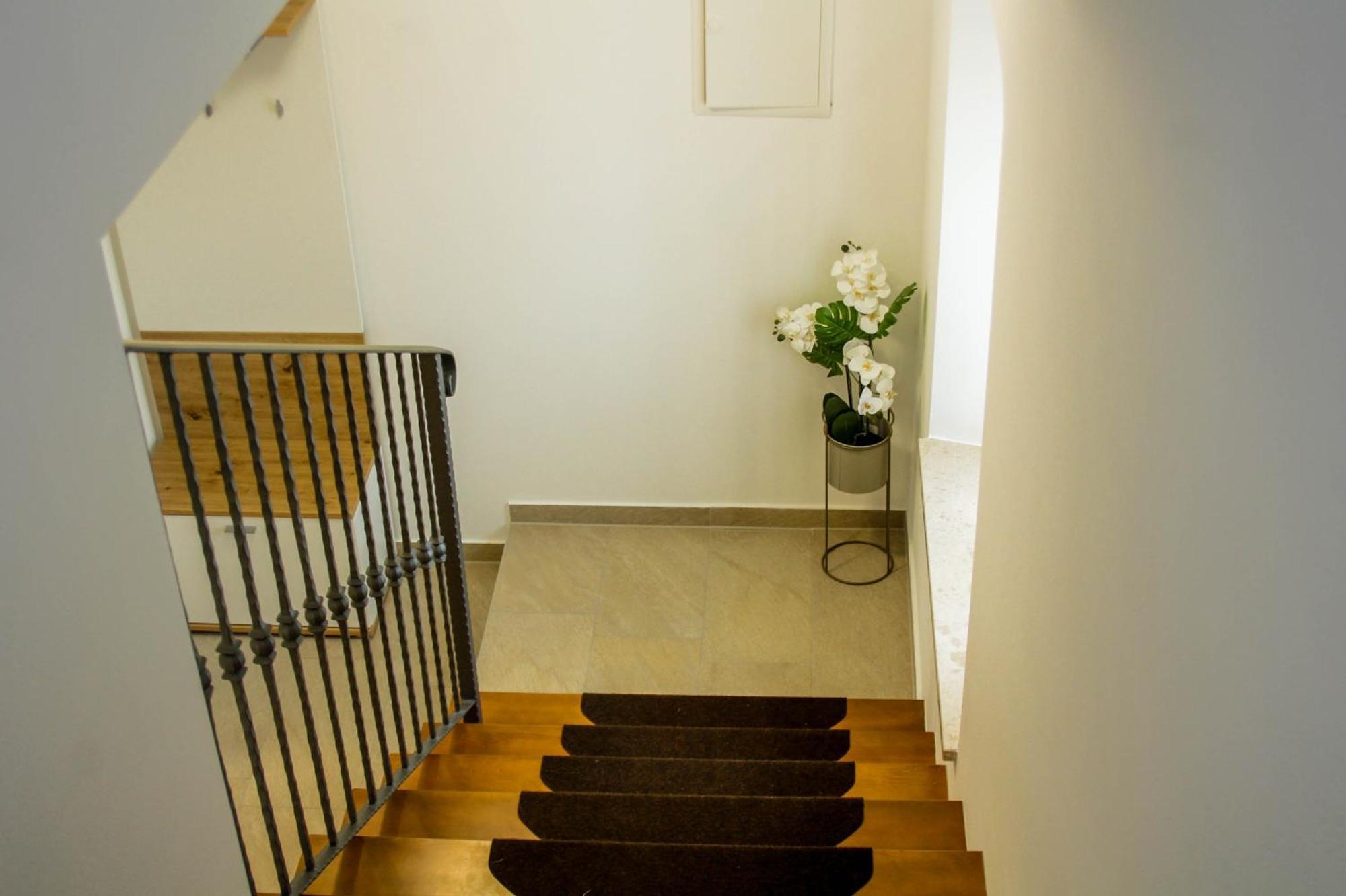 Holiday Home Zora Вишнян Екстер'єр фото