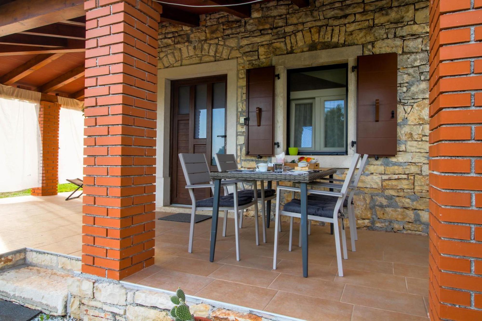 Holiday Home Zora Вишнян Екстер'єр фото