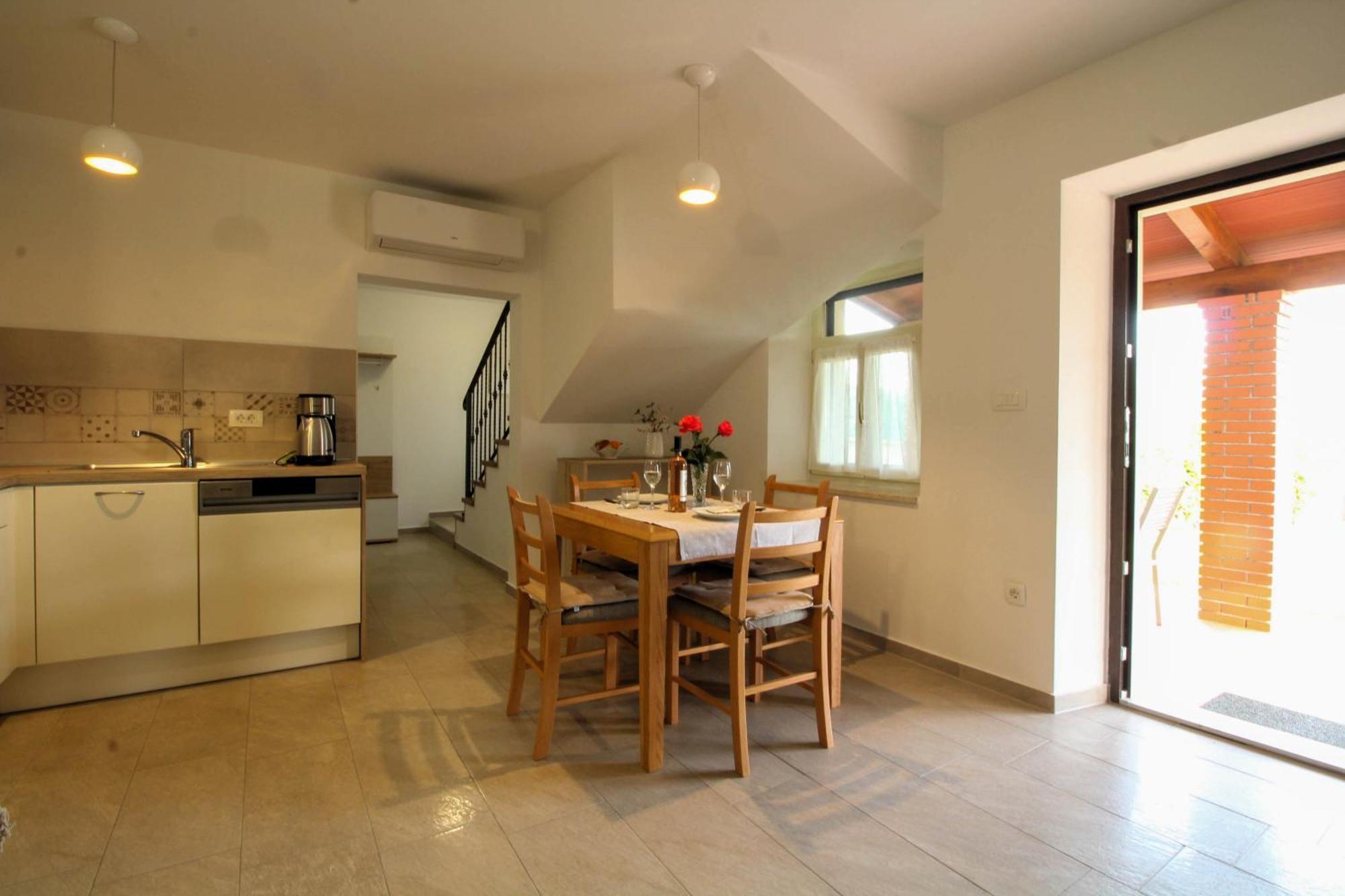Holiday Home Zora Вишнян Екстер'єр фото