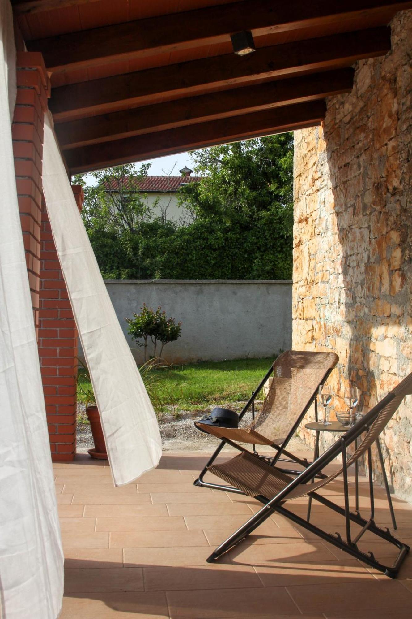 Holiday Home Zora Вишнян Екстер'єр фото