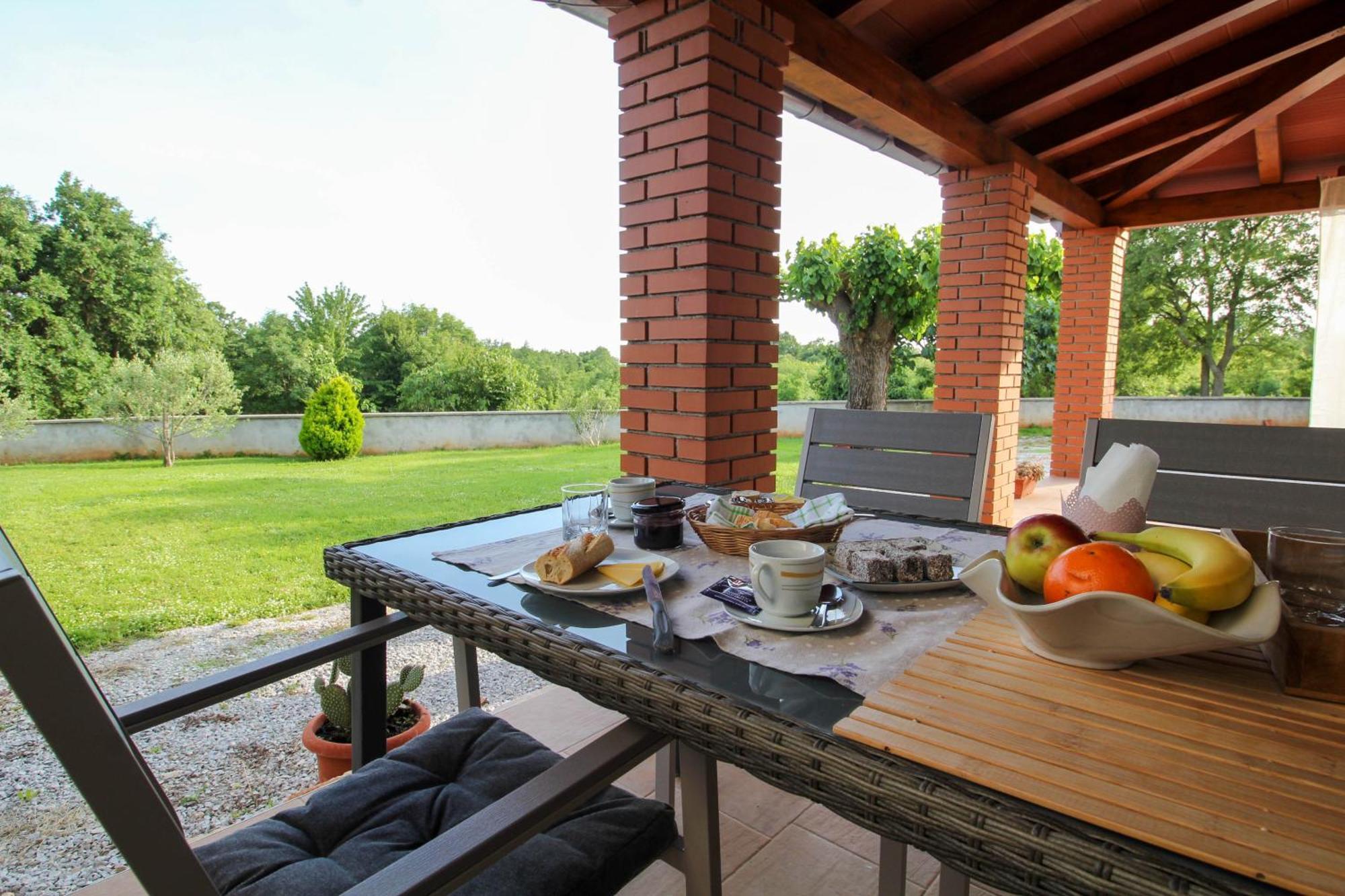 Holiday Home Zora Вишнян Екстер'єр фото
