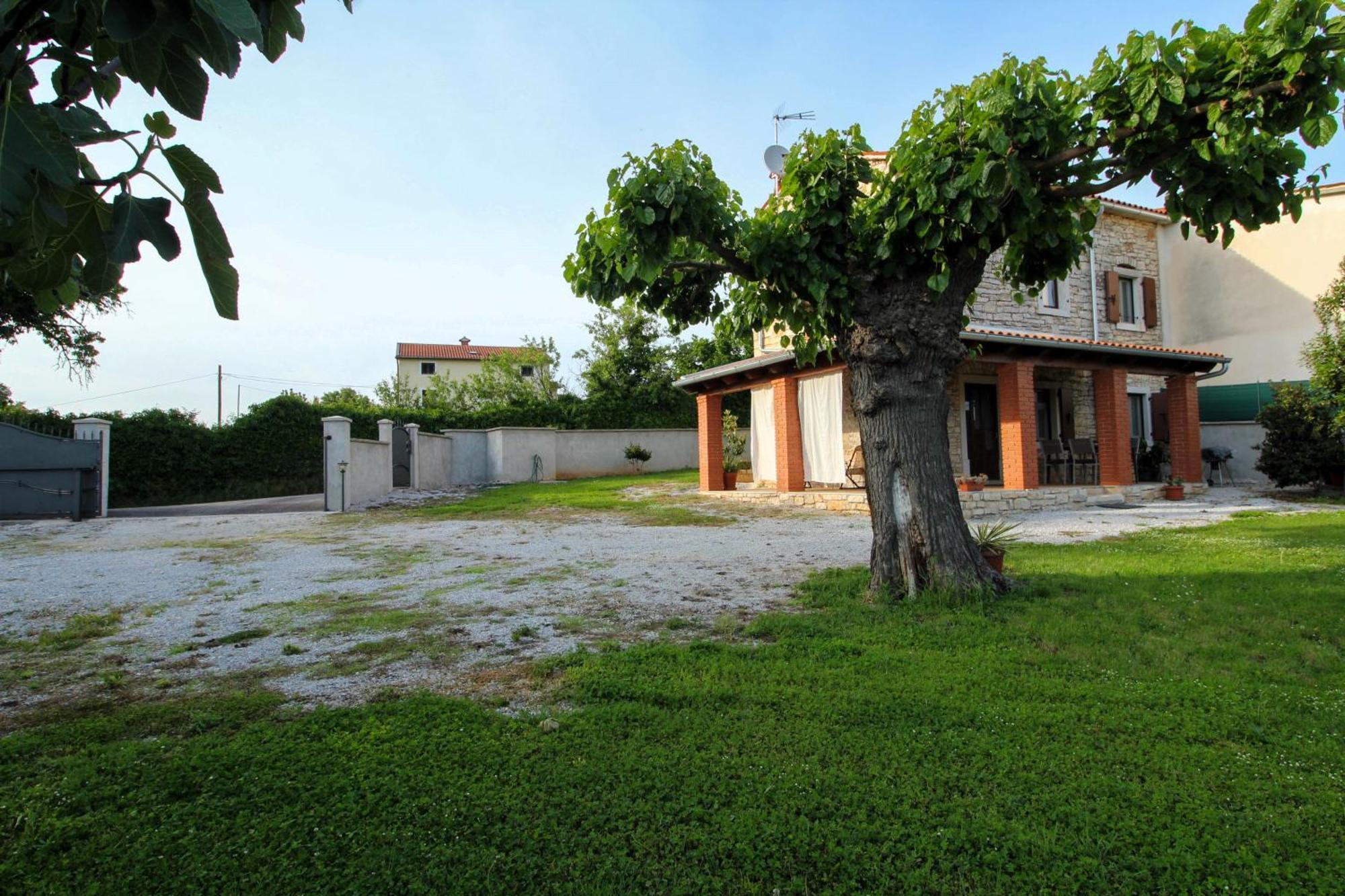 Holiday Home Zora Вишнян Екстер'єр фото
