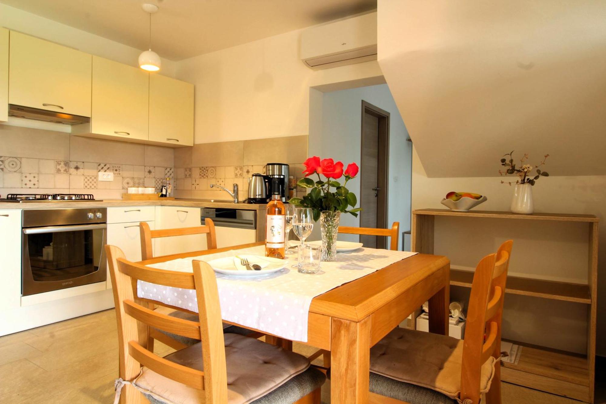 Holiday Home Zora Вишнян Екстер'єр фото