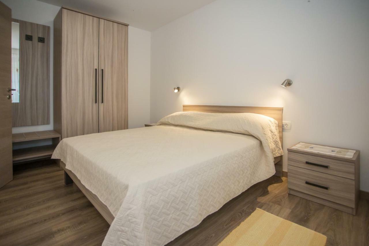 Holiday Home Zora Вишнян Екстер'єр фото