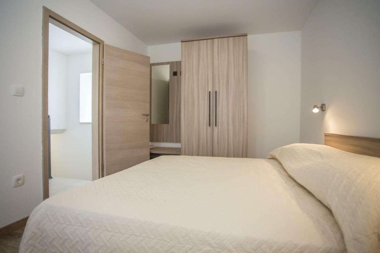 Holiday Home Zora Вишнян Екстер'єр фото