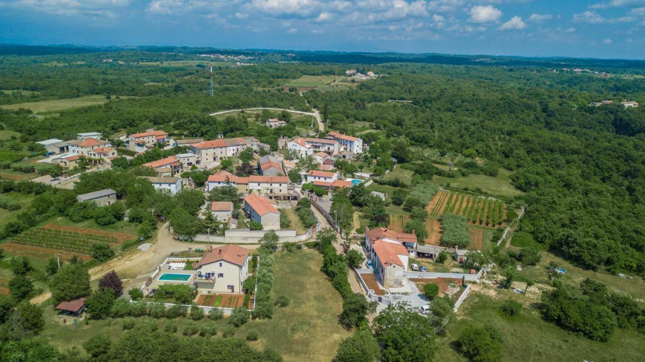 Holiday Home Zora Вишнян Екстер'єр фото