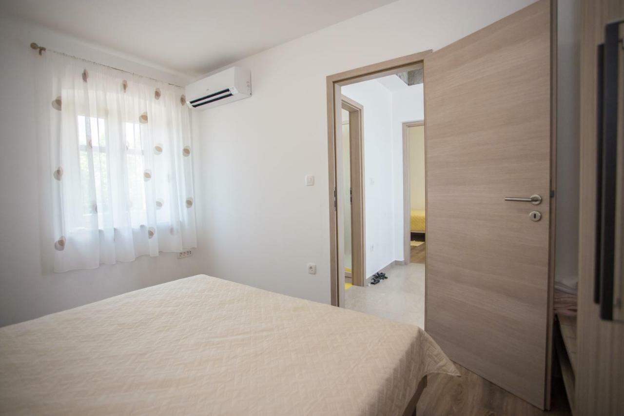 Holiday Home Zora Вишнян Екстер'єр фото