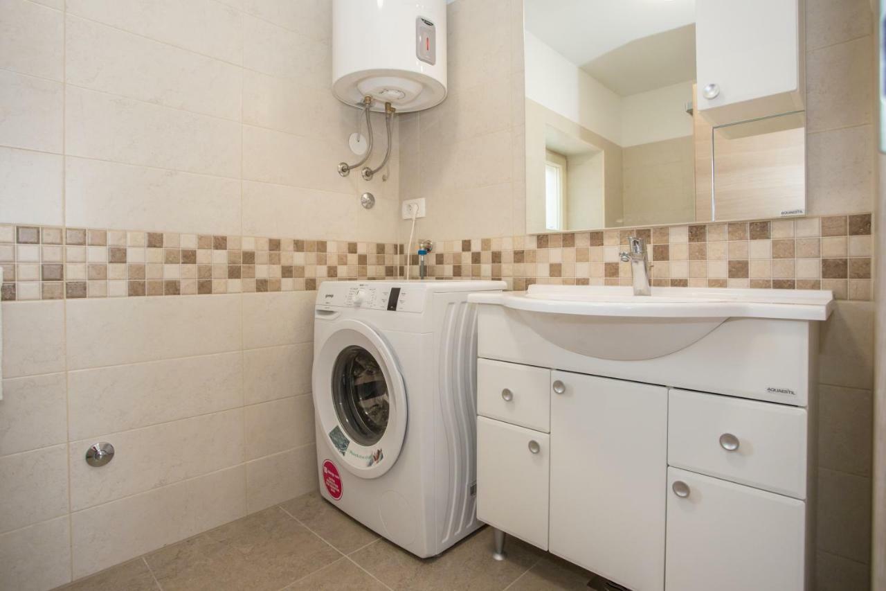 Holiday Home Zora Вишнян Екстер'єр фото