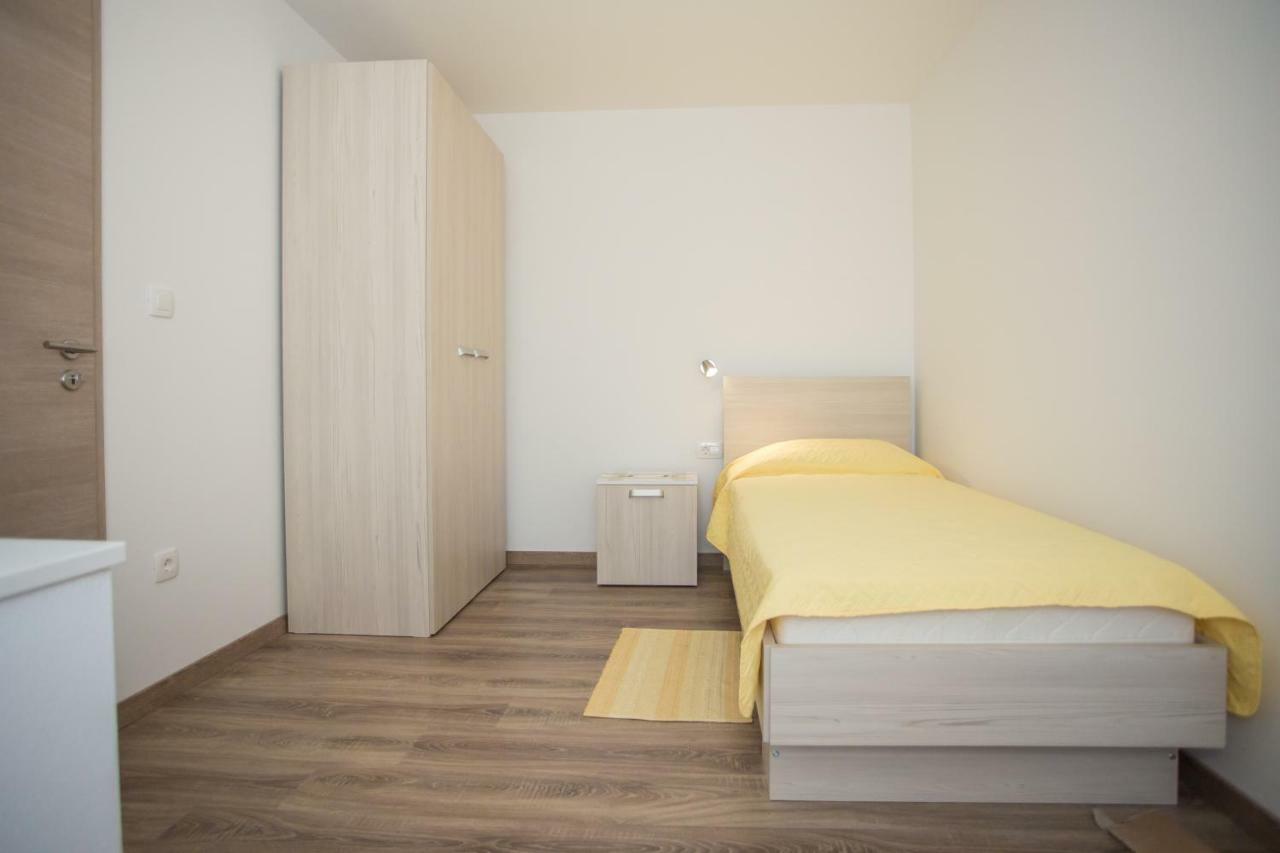 Holiday Home Zora Вишнян Екстер'єр фото
