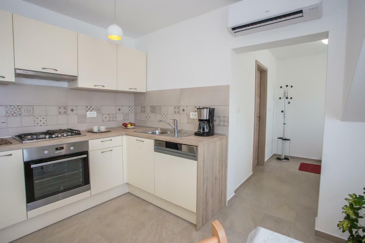 Holiday Home Zora Вишнян Екстер'єр фото